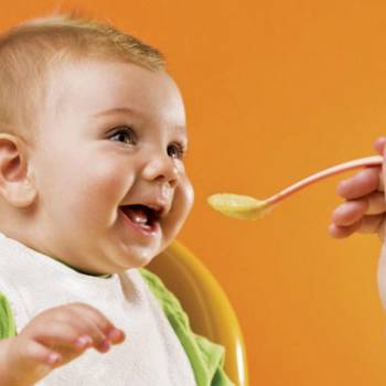 bebe-comiendo-744x465 bebe-comiendo-744x465